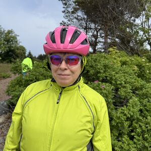 Lisa and her pink helmet